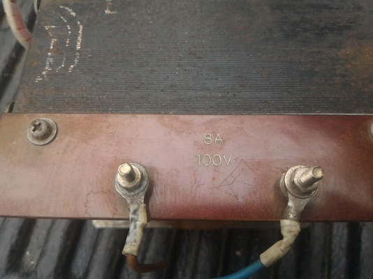 หม้อแปลงจาก 220 V. เป็น 100 V. ขนาดกำลัง 8 A. ของญี่ปุ่น ถอดจากเครื่องจักร