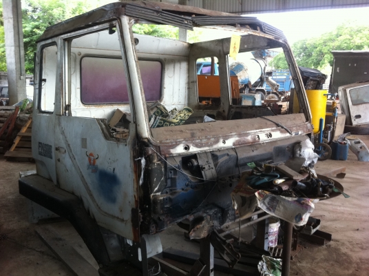 หัว Fuso ทิฟฟี่ ตามสภาพ แต่เคาะ ปะผุไว้แล้ว เหลือแค่ทำสีใหม่