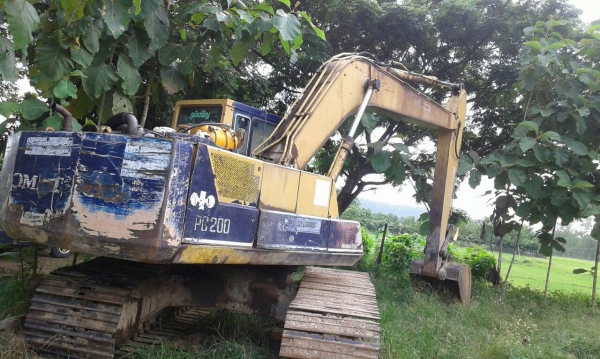 รถขุด KOMATSU PC200-3