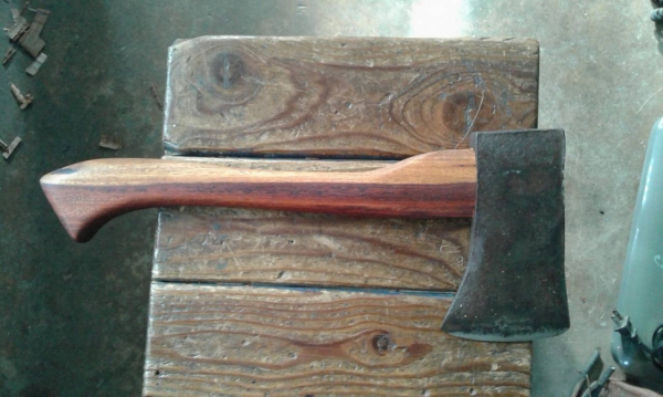 ขวานเยอรมันพร้อมด้ามไม้ประดู่ ขวานเยอรมันพร้อมด้ามไม้ประดู่