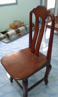 เก้าอี้ไม้มะค่า