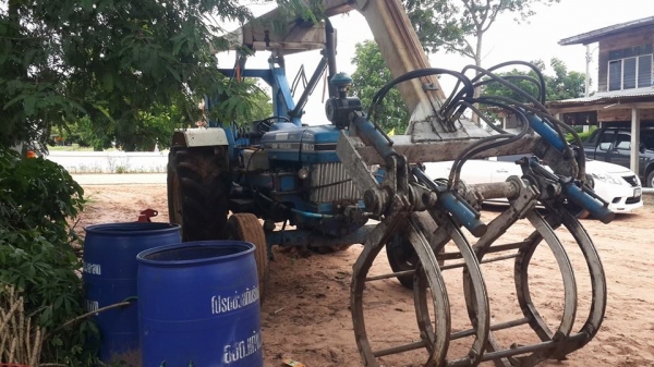 ขายรถไถฟร์อด6600 อุปกรณ์4อย่าง เครื่องปลูกอ้อยสภาพ95\% คีบอ้อย ใบมีดดันหน้า ผานหลัง7 สภาพพร้อมใช้งาน เอกสารเล่มทะเบียน พร้อมลุยงาน