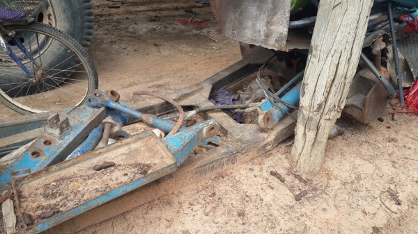 ขายรถไถฟร์อด6600 อุปกรณ์4อย่าง เครื่องปลูกอ้อยสภาพ95\% คีบอ้อย ใบมีดดันหน้า ผานหลัง7 สภาพพร้อมใช้งาน เอกสารเล่มทะเบียน พร้อมลุยงาน