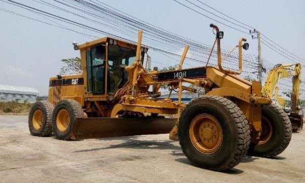 รถเกรด CAT 140H #2ZK01248 รถนำเข้าจากUSA มี Scatify ราคาไม่แพง สภาพพร้อมใช้งาน สนใจติดต่อ ใหม่ 061-4194022