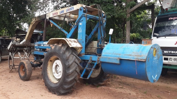 ขายรถไถฟร์อด6600 อุปกรณ์4อย่าง เครื่องปลูกอ้อยสภาพ95\% คีบอ้อย ใบมีดดันหน้า ผานหลัง7 สภาพพร้อมใช้งาน เอกสารเล่มทะเบียน พร้อมลุยงาน