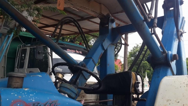 ขายรถไถฟร์อด6600 อุปกรณ์4อย่าง เครื่องปลูกอ้อยสภาพ95\% คีบอ้อย ใบมีดดันหน้า ผานหลัง7 สภาพพร้อมใช้งาน เอกสารเล่มทะเบียน พร้อมลุยงาน