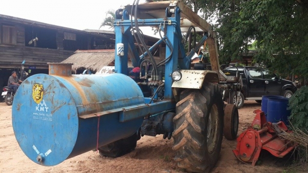 ขายรถไถฟร์อด6600 อุปกรณ์4อย่าง เครื่องปลูกอ้อยสภาพ95\% คีบอ้อย ใบมีดดันหน้า ผานหลัง7 สภาพพร้อมใช้งาน เอกสารเล่มทะเบียน พร้อมลุยงาน