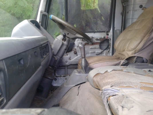 ขายรถบรรทุก6ล้อคอก HINO FC4J เครื่อง JO5C 145 แรง ยาว5.50เมตรภายในคอลโชลดี เบาะที่นั่งขาด หัวตีเก็บสี ยางด้อย คัสชีส์สวย เครื่องมีอ่อนนิดๆ ตามสภาพครับ