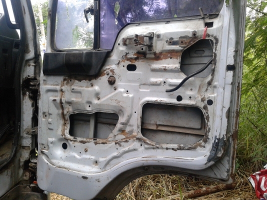 ขายรถบรรทุก6ล้อคอก HINO FC4J เครื่อง JO5C 145 แรง ยาว5.50เมตรภายในคอลโชลดี เบาะที่นั่งขาด หัวตีเก็บสี ยางด้อย คัสชีส์สวย เครื่องมีอ่อนนิดๆ ตามสภาพครับ