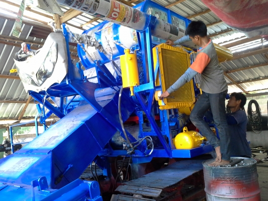 เสร็จแล้วครับ ขาย ไทยเจริญ เดิน 10 ht  เครื่องมิตตซู 220 ปั้มไดกิ้น 22