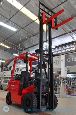 ขายรถโฟล์คลิฟท์มือสอง NISSAN  รุ่น NJ01 ราคา 145,000 บาท นำเข้าจากประเทศญี่ปุ่น 100\% ไม่เคยใช้งานในไทย