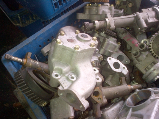 ขายปั้มน้ำมันเครื่องรถสิบล้อทุกรุ่น ราคา 4500 บาท โทร 0906208746