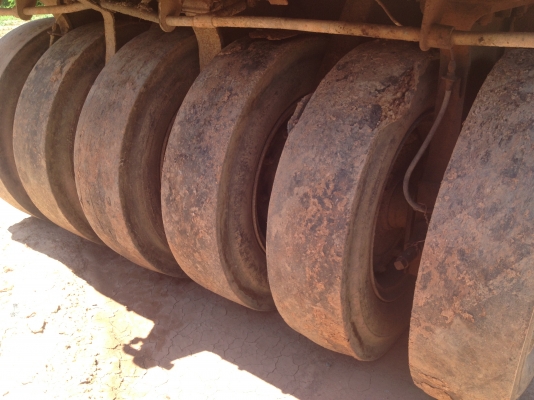 ขายรถบด ล้อยาง 11 ล้อ ขายรถบด ล้อยาง 11 ล้อ