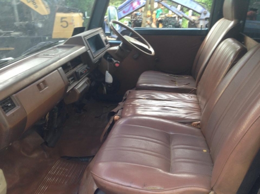 ขายรถตู้นิสสัน 38500 บาท เครื่องTD27 เครื่องแน่นมาก เบาะมีแถวเดียว ทะเบียนขาดปี 57 พวงมาลัยธรรมดา ล้อแม๊กอีซูซุ