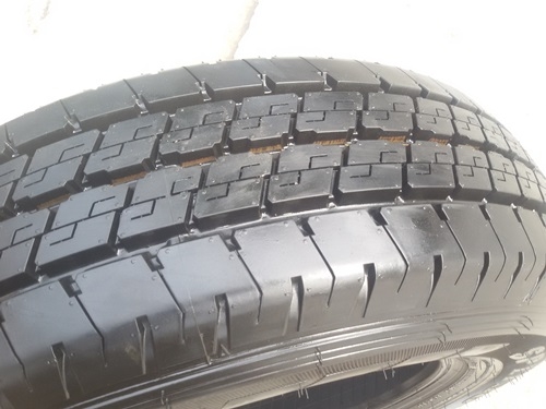 ขายยางป้ายแดง215/70/15 ปี 2015 DUNLOP SPLT36 4 เส้น ขายยางป้ายแดง215/70/15 ปี 2015 DUNLOP SPLT36 4 เส้น