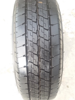 ขายยางป้ายแดง215/70/15 ปี 2015 DUNLOP SPLT36  4 เส้น