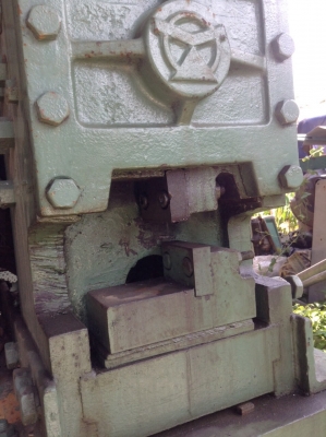 ** เหลือ 1 ตัว ** Sale>>กรรไกรซอยเหล็ก TOYO 3 mm. ไฟ 380v. สภาพใหม่ พร้อมใช้ มี 2 ตัว โทร 089-2499-123 นครปฐม