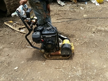 ขาย เครื่องตบ บดอัดดิน และ ยางมะตอย พร้อมใช้งาน VANGUARD เครื่อง ROBIN 6.5 แรง