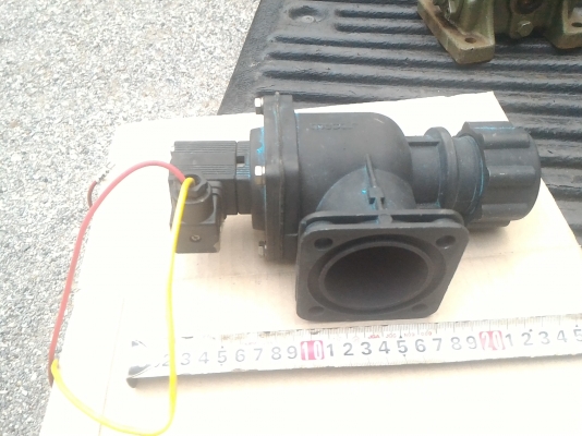 วาล์วไฟฟ้า  mecair ใช้ไฟ DC 24 V. โครงสร้างอลูมิเนียม ท่อทางเข้า 2 นิ้ว ช่องทางออกประมาณ 1.5 นิ้ว