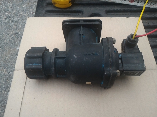 วาล์วไฟฟ้า  mecair ใช้ไฟ DC 24 V. โครงสร้างอลูมิเนียม ท่อทางเข้า 2 นิ้ว ช่องทางออกประมาณ 1.5 นิ้ว