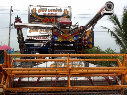 ขายรถเกี่ยวประกอบใหม่ สนใจติดต่อ 0860025364. ช่างอุ