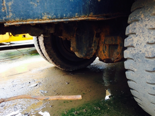 ขายด่วนรถสิบล้อFM187เครือง180แรงม้ารถบรรทุกน้ำ15000ลิตร