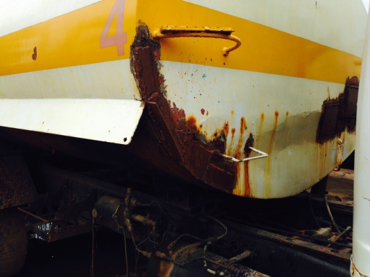 ขายด่วนรถสิบล้อFM187เครือง180แรงม้ารถบรรทุกน้ำ15000ลิตร