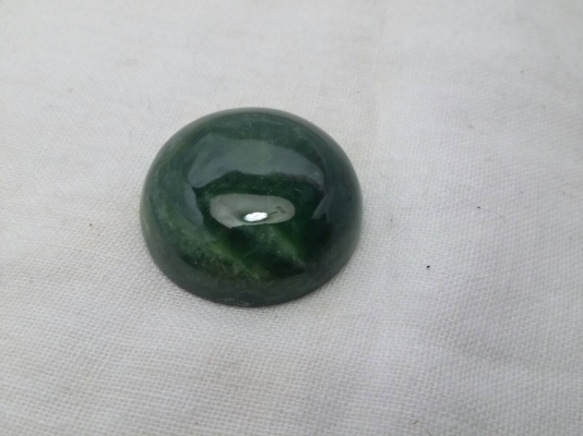 หยกเนื้อตันเขียวเข้ม