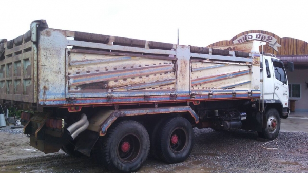 ขายด่วนไอ้หลงยูโรทูสองเพลาดั้ม260แรงราคาเบาๆสภาพสวยๆจัดแนนท์ได้โทร0843923995