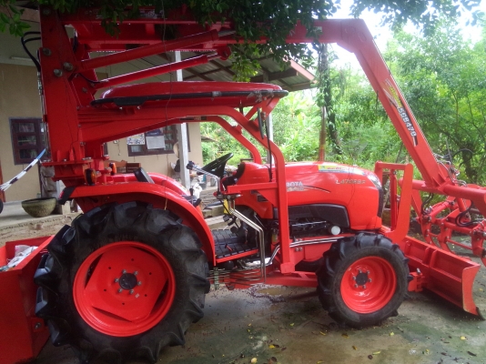 ขายดาวน์รถคีบคูโบต้า 47 แรง ขายดาวน์รถคีบคูโบต้า 47 แรง