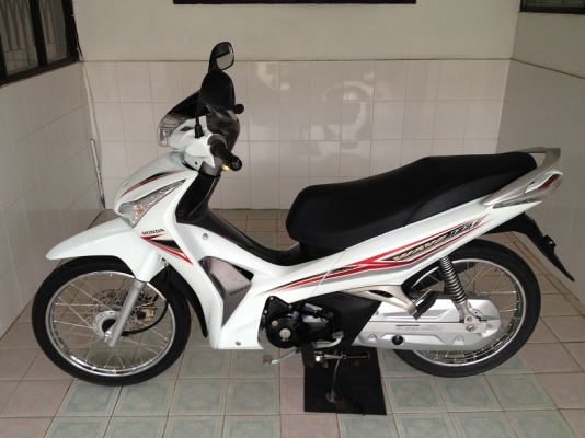 Wave125i สต๊าดเท้า โฉมปัจจุบัน วิ่ง8000 ปี56 (ของแถม 4 รายการ)