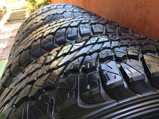 ยาง dunlop 31 สวยๆ ดอกเต็มครับ