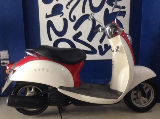 Honda scoopy crea 50cc 4จังหวะ สีขาวแดง Honda scoopy crea 50cc 4จังหวะ สีขาวแดง