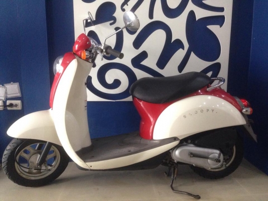 Honda scoopy crea 50cc 4จังหวะ สีขาวแดง Honda scoopy crea 50cc 4จังหวะ สีขาวแดง