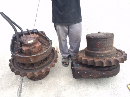 ขายมอเตอร์ตัวเดินSK200-3และPc30มือสองญี่ปุ่นตัดบอดี้มา