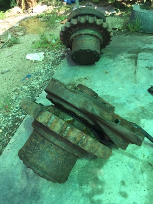 ขายมอเตอร์ตัวเดินSK200-3และPc30มือสองญี่ปุ่นตัดบอดี้มา