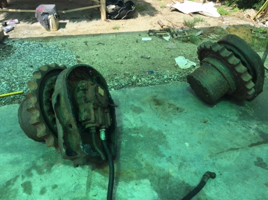 ขายมอเตอร์ตัวเดินSK200-3และPc30มือสองญี่ปุ่นตัดบอดี้มา