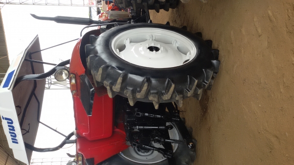 ขายรถไถแช้ม95แรงคันใหญ่มีโลตารีหนึ่งอัน ราคา290000บาท โทร0813655997อำพร พาเจริญ ต วังบัว อ คลองขลุง จ กำแพงเพชร ราคานี้ยังต่อลองได้อีกนะครับ