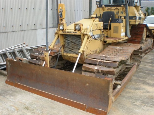 ขายด่วน รถแทรกเตอร์ MITSUBISHI BD2G PL แทรก 70  สภาพสวยใช้งานน้อย นำเข้าเองจากญี่ปุ่นโดยตรง  สนใจโทร  089-7462641  สุวรรณีจ้า