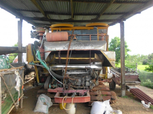 ขายรถเกี่ยวข้าวศักดิ์พัฒนา อุ้ม 1.5 ปั้มคู่22 เครื่องอิสุ175แรงม้า ตัวเดิน 10 สนใจสนโทรฉลาดศิลป์ 084-496-6119,080-825-5385