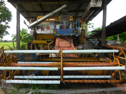 ขายรถเกี่ยวข้าวศักดิ์พัฒนา อุ้ม 1.5 ปั้มคู่22 เครื่องอิสุ175แรงม้า ตัวเดิน 10 สนใจสนโทรฉลาดศิลป์ 084-496-6119,080-825-5385