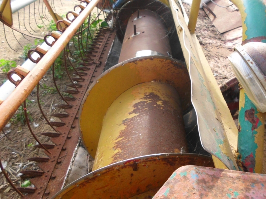 ขายรถเกี่ยวข้าวศักดิ์พัฒนา อุ้ม 1.5 ปั้มคู่22 เครื่องอิสุ175แรงม้า ตัวเดิน 10 สนใจสนโทรฉลาดศิลป์ 084-496-6119,080-825-5385