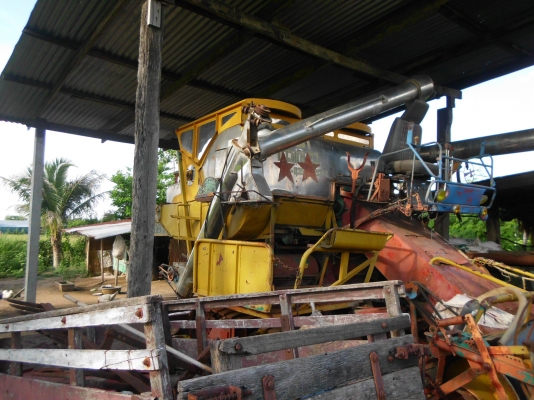 ขายรถเกี่ยวข้าวศักดิ์พัฒนา อุ้ม 1.5 ปั้มคู่22 เครื่องอิสุ175แรงม้า ตัวเดิน 10 สนใจสนโทรฉลาดศิลป์ 084-496-6119,080-825-5385