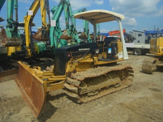 ขายด่วน รถแทรกเตอร์ MITSUBISHI  BD2J  รุ่นใหม่  ใช้งานน้อย   ใบมีดสไลด์  6  ทิศทาง   ตีนตะขาบ   สภาพสวย  สนใจโทร  089-7462641  สุวรรณี  จ้า