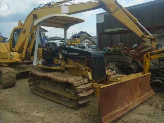 ขายด่วน รถแทรกเตอร์ MITSUBISHI  BD2J  รุ่นใหม่  ใช้งานน้อย   ใบมีดสไลด์  6  ทิศทาง   ตีนตะขาบ   สภาพสวย  สนใจโทร  089-7462641  สุวรรณี  จ้า