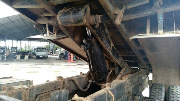 สิบล้อดั้ม