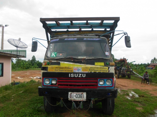 ขายรถบรรทุกดั้ม อิซูสุ 10 ล้อ 2 เพลา 195แรงม้า เกียร์สโล พาวเวอร์ เบรคใหญ่ เครื่องดีแชชชีใหญ๋และสวย