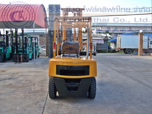 ขาย รถโฟล์คลิฟท์ KOMATSU รุ่น FD25H-8