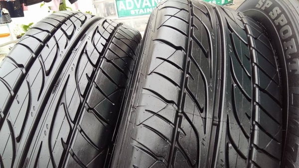 ขายล้อแม็ก toyota estima 17""&times;7" et50 5 รู 114.3 พร้อมยางปี13 สนใจติดต่อเล็กคลองสามครับ 081-3747940