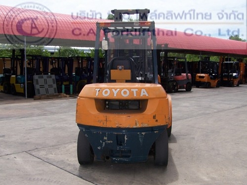ขาย รถโฟล์คลิฟท์ TOYOTA รุ่น 7FD40